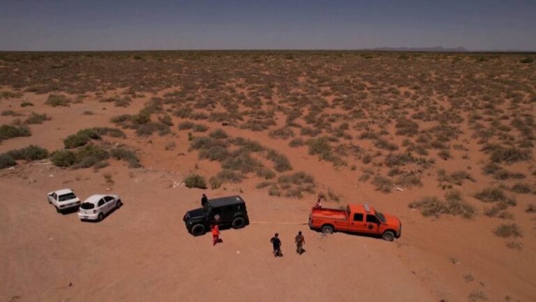 Trump ordena a las fuerzas armadas tomar el control de una larga franja de la frontera sur de EE.UU.