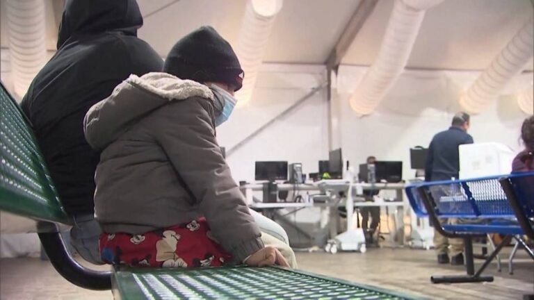 Una jueza federal de California ordena al Gobierno de Trump restablecer la asistencia legal para menores inmigrantes no acompañados