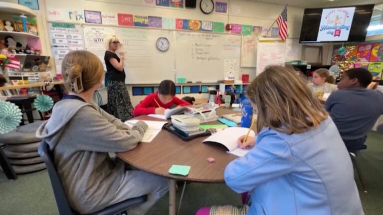 El Departamento de Educación de EE.UU. advierte a las escuelas públicas que pongan fin a los programas de diversidad, equidad e inclusión si quieren seguir recibiendo fondos federales