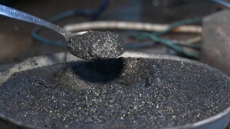 EE.UU. y Ucrania firman un acuerdo sobre los recursos naturales del país europeo