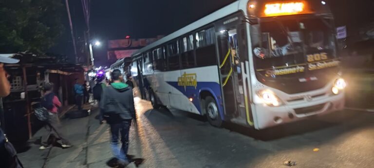 Bukele pidió capturar a empresarios de transporte público que negaron servicio gratuito