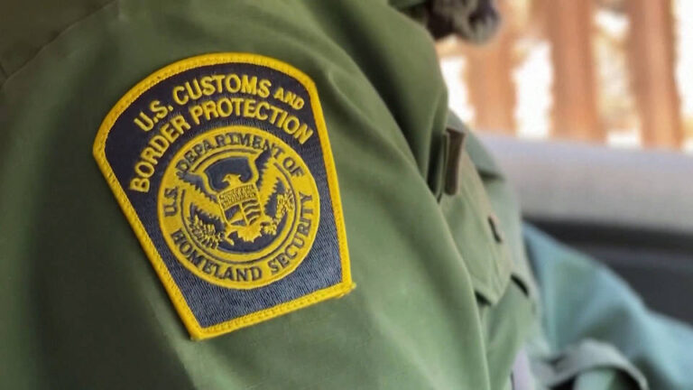 Una jueza federal restringe la autoridad de la Patrulla Fronteriza de EE.UU. en California, después de que sus agentes detuvieran a jornaleros y trabajadores agrícolas