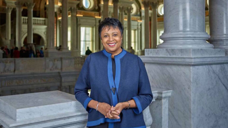 Trump despide a la bibliotecaria del Congreso de EE.UU., la primera mujer y la primera persona afroestadounidense en ocupar dicho cargo