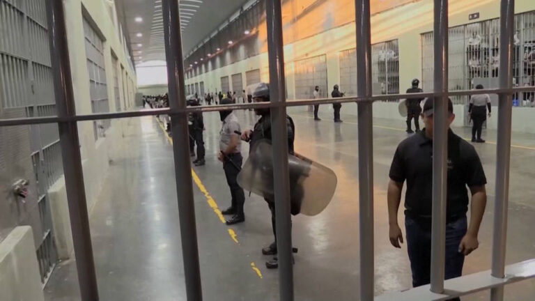 Dos jueces federales prohíben el uso por parte de Trump de la Ley de Enemigos Extranjeros de 1798 para expulsar de EE.UU. a ciudadanos venezolanos sin el debido proceso