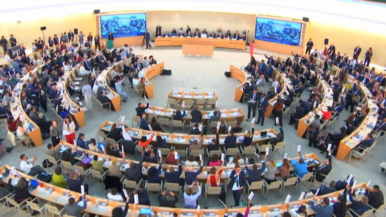 La Organización Mundial de la Salud aprueba un tratado global sobre pandemias y advierte que más de 70 países enfrentan problemas relacionados con los servicios de salud