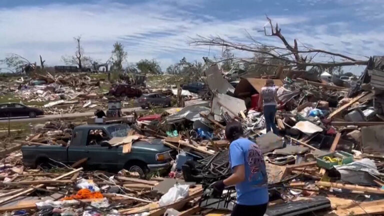 Poderosos tornados dejan 28 personas muertas tras arrasar Misuri y Kentucky