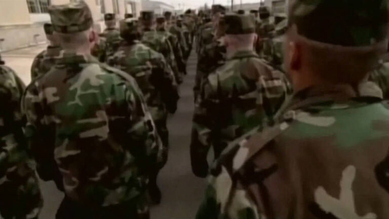 La Corte Suprema de EE.UU. permite temporalmente que el Gobierno de Trump prohíba que las personas transgénero presten servicio en el Ejército mientras se resuelven las batallas legales al respecto