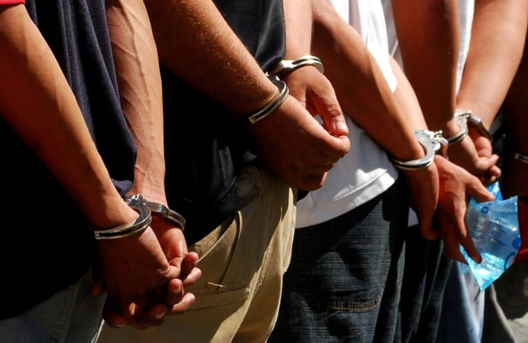 Capturan a empleados de ANDA que cobraban hasta $3,000 por conexiones ilegales 4