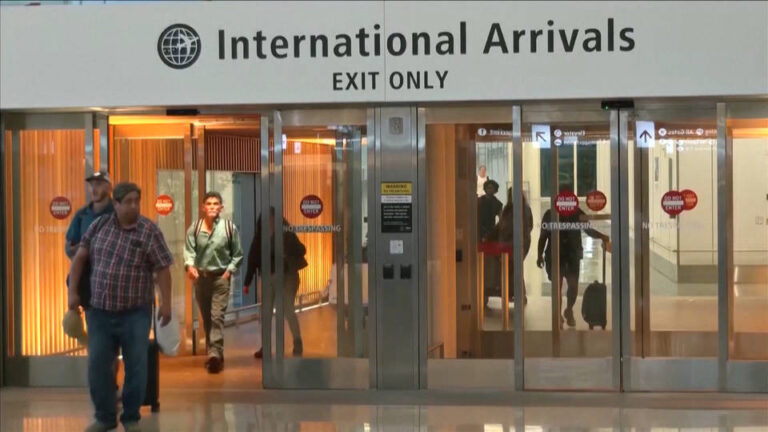 El Gobierno de Trump considera ampliar la prohibición de ingreso a EE.UU. a ciudadanos de otros 36 países, entre ellos Egipto y la República Democrática del Congo