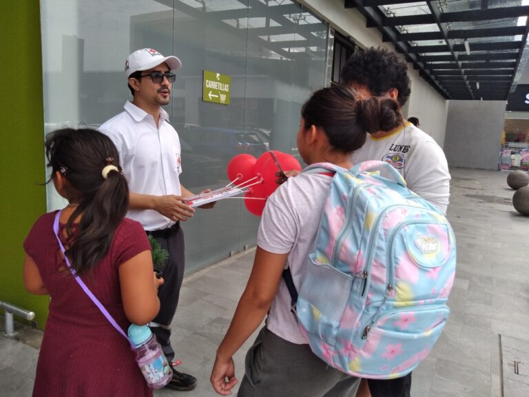 Cruz Roja busca a donantes de sangre en centro comercial de Santa Ana