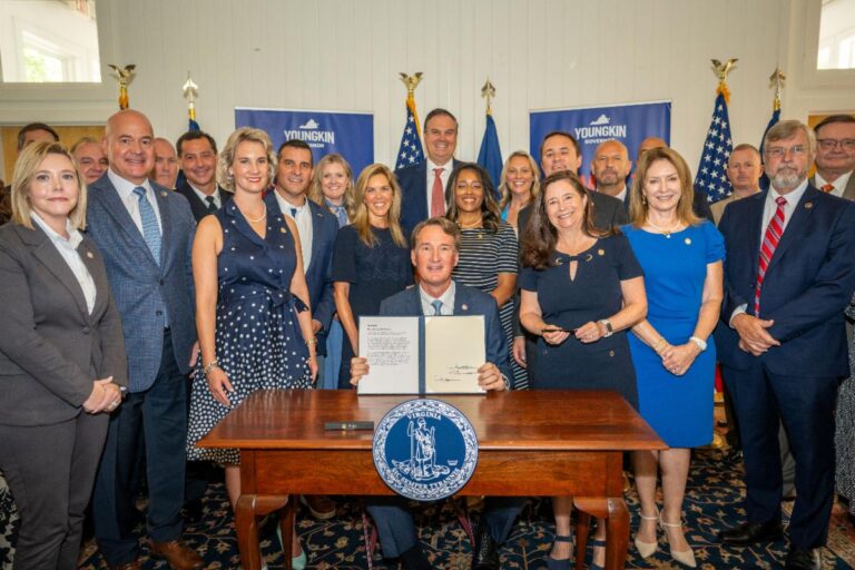 El Gobernador de Virginia Conmemora el Día Mundial contra la Trata de Personas