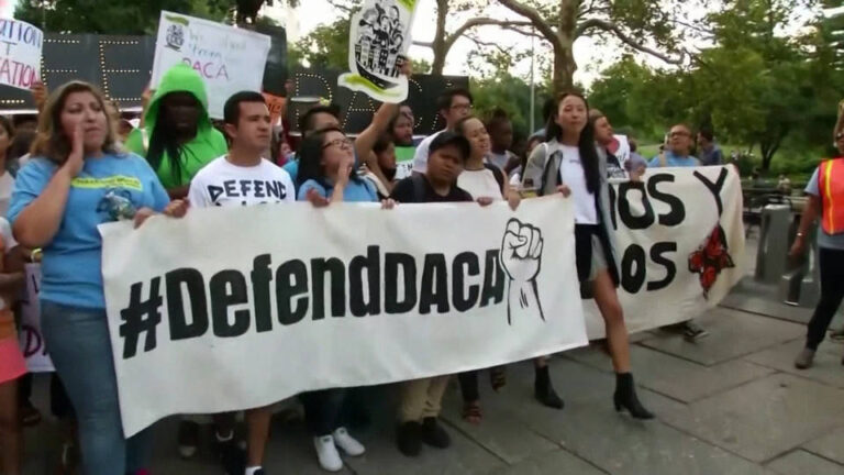 El Departamento de Educación de EE.UU. anuncia que investigará a cinco universidades que otorgaron becas a beneficiarios del programa de Acción Diferida para los Llegados en la Infancia