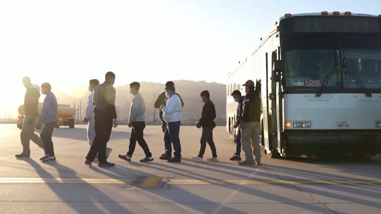 El Gobierno de Trump planea gastar 1.200 millones de dólares para construir el campamento de detención para inmigrantes más grande de EE.UU. en Texas