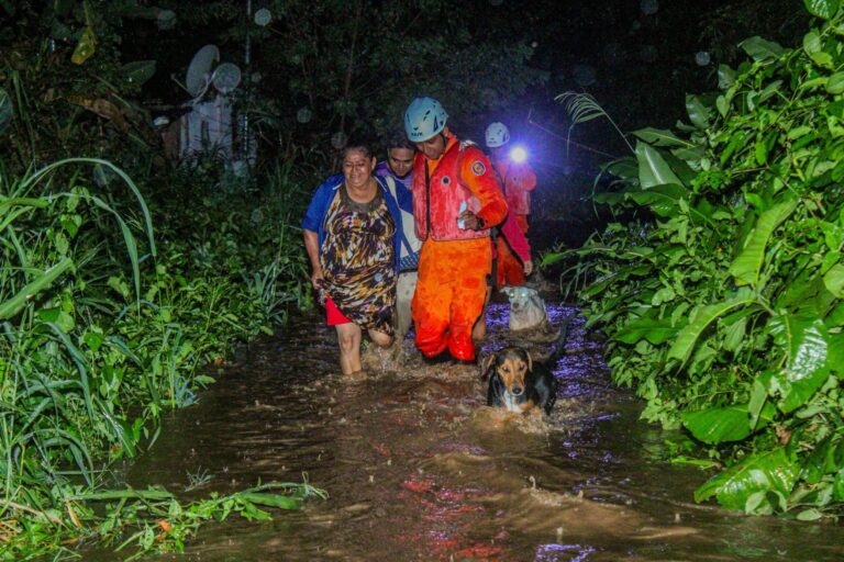 Sigue alerta verde por posibles inundaciones en distintos puntos del país