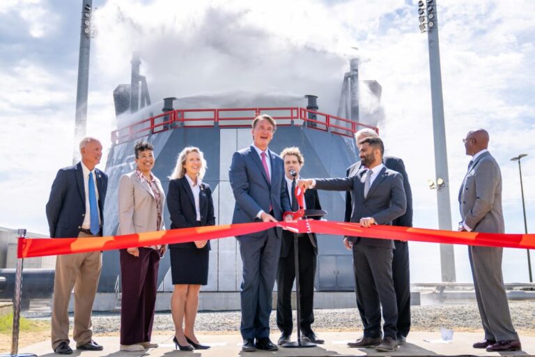 Inauguran la plataforma de lanzamiento de cohetes más nueva de Virginia en la isla Wallops