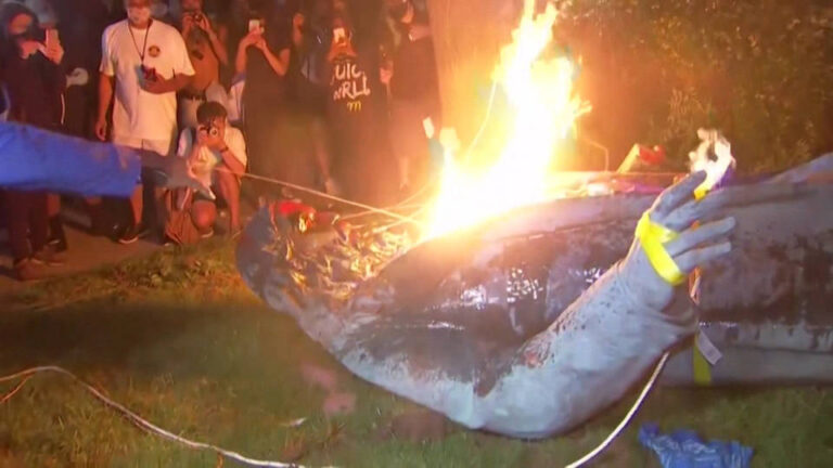 El Gobierno de Trump afirma que volverá a instalar monumentos confederados, incluida una estatua que fue derribada en 2020 por manifestantes de Black Lives Matter