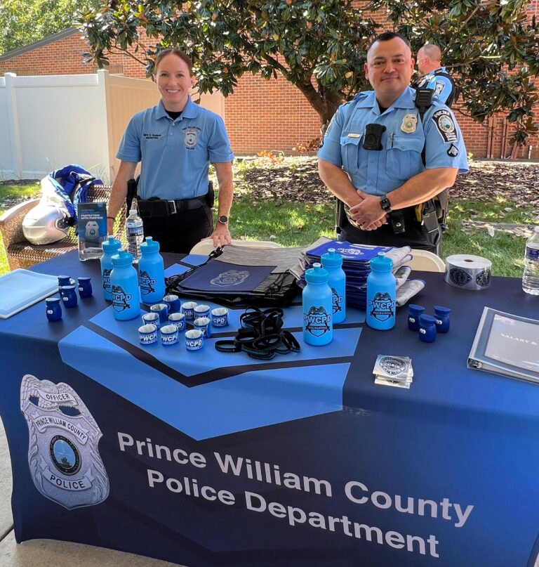Policía de Prince William fortalece lazos con la comunidad