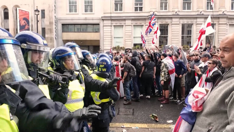 Más de 100.000 personas se manifiestan en Londres contra la inmigración