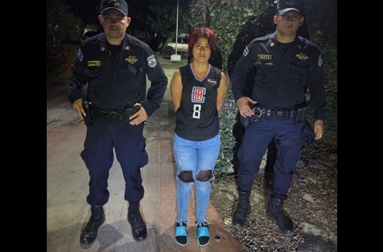 VIDEO | Le aplican tres “doritos” a mujer que presumía ser pandillera de la MS