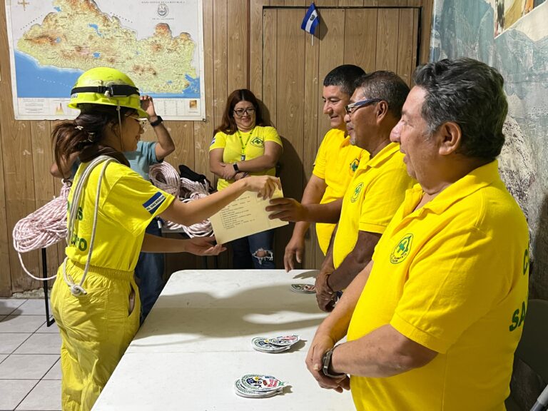 Comandos de Salvamento gradúa a 26 jóvenes en rescate vertical