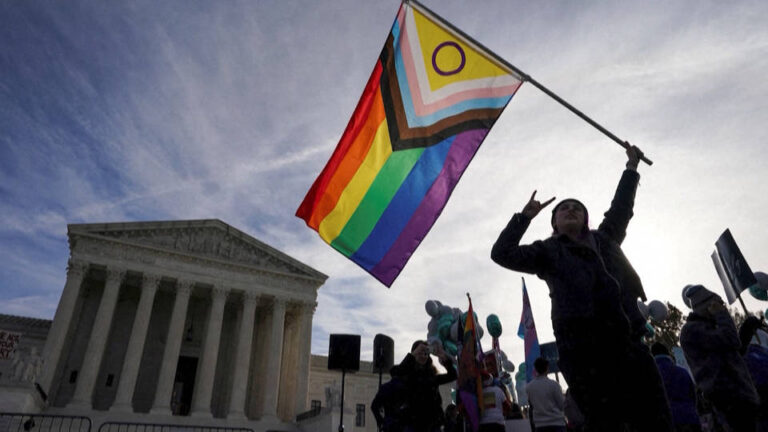 La Corte Suprema de EE.UU. parece estar a favor de eliminar la prohibición impuesta por Colorado a las “terapias de conversión” para menores LGBTQ+
