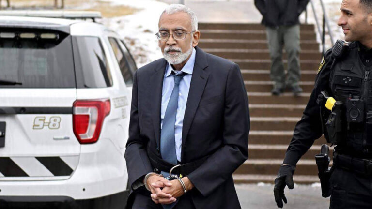 Dos tribunales de EE.UU. bloquean la deportación de un hombre que pasó 43 años en prisión por un crimen que no cometió