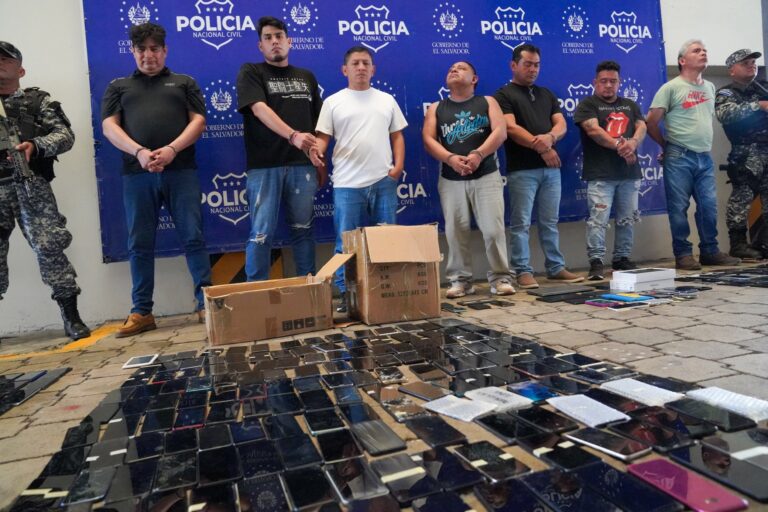 Desmantelan banda que compraban celulares, tablet y computadoras de dudosa procedencia