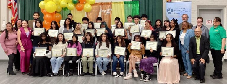 Jóvenes latinos graduados en liderazgo