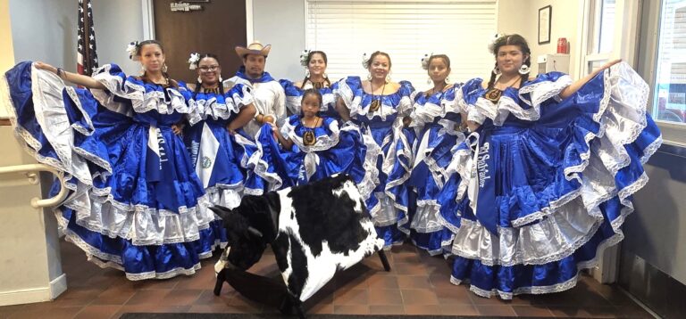 Cielo Azul, proyección del folclor salvadoreño