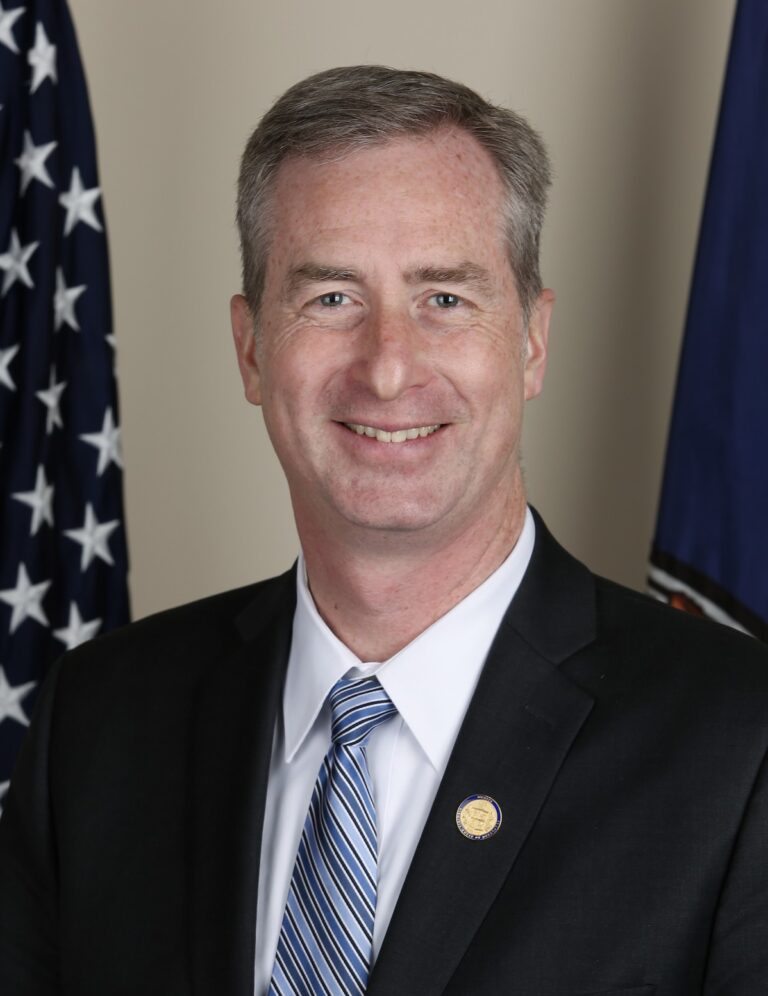 La gobernadora electa Spanberger anuncia el nombramiento del Secretario de Recursos Naturales e Históricos