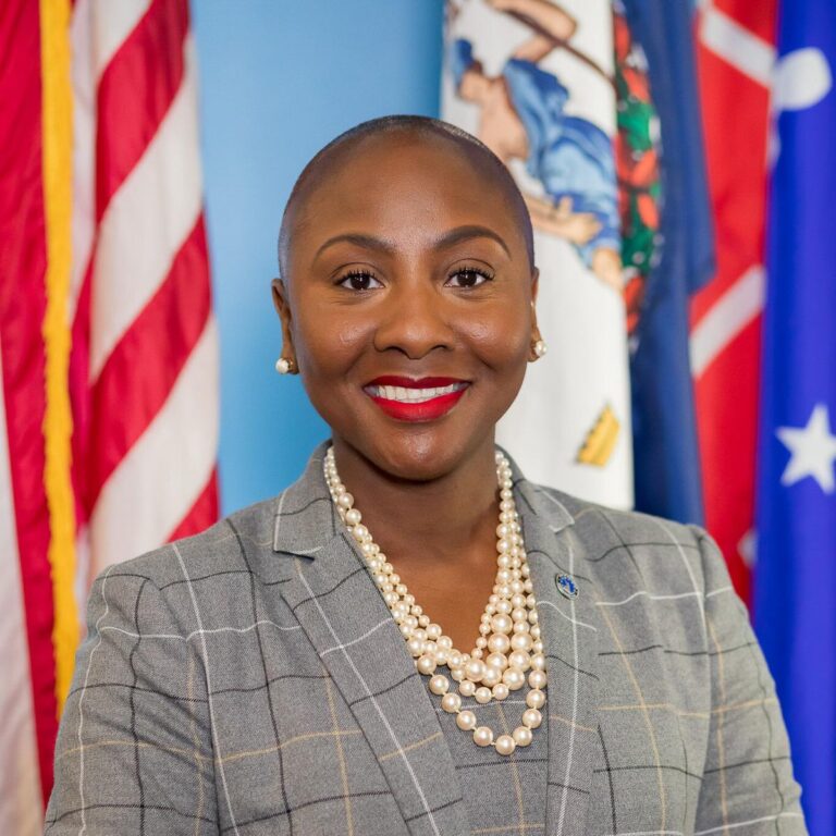 Traci J. Deshazor próxima Secretaria de Administración de Virginia