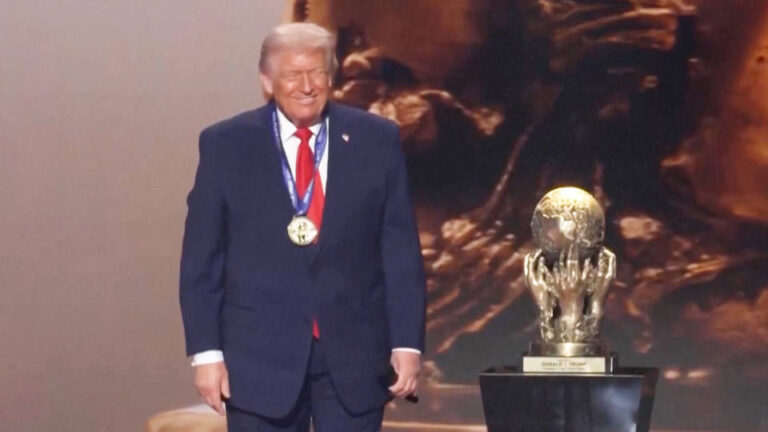 La FIFA otorga su primer “Premio de la Paz” al presidente Trump