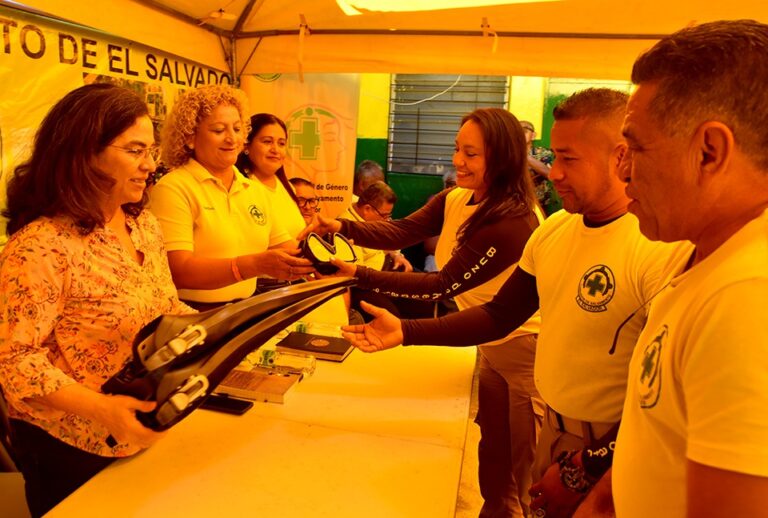 Ayuda Popular Noruega entrega equipos a Comandos de Salvamento para atender emergencias de fin de año