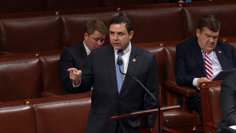 Trump indulta al congresista demócrata Henry Cuellar y a su esposa