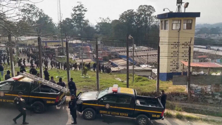 Guatemala declara el estado de sitio tras la muerte de diez policías en ataques coordinados