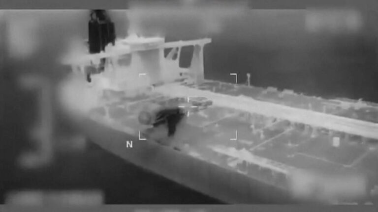 La Casa Blanca planea controlar “indefinidamente” la industria petrolera de Venezuela al tiempo que EE.UU. incauta más buques petroleros