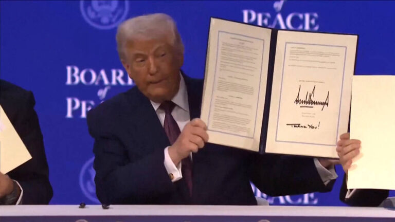 Trump lanza la Junta de Paz, críticos advierten que la iniciativa podría socavar las competencias de la ONU