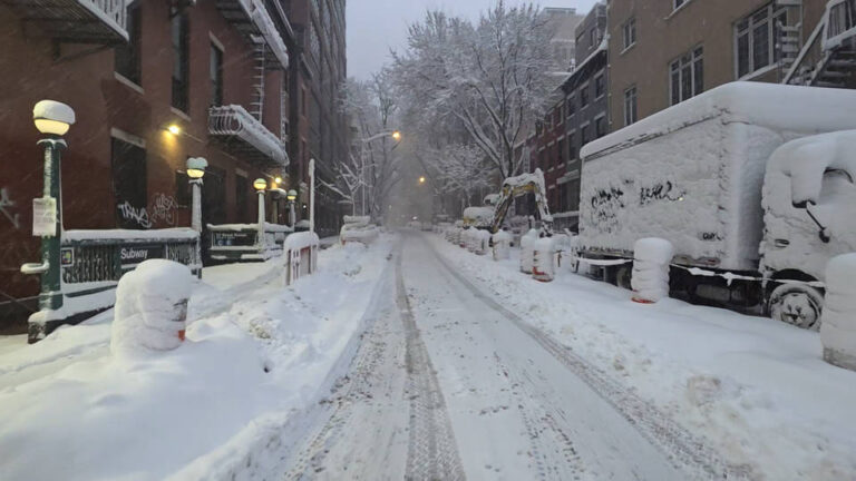 Un “ciclón bomba” azota y paraliza el noreste de EE.UU.
