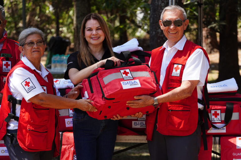 Cruz Roja Salvadoreña recibe equipos para atender emergencias de Semana Santa