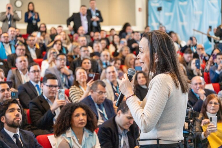 Venezolanos se reunieron con Machado en Washington DC