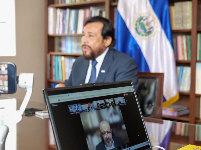 Por vídeo conferencia, Félix Ulloa participó en conversatorio de derechos humanos en Universidad Autónoma de Chiapas