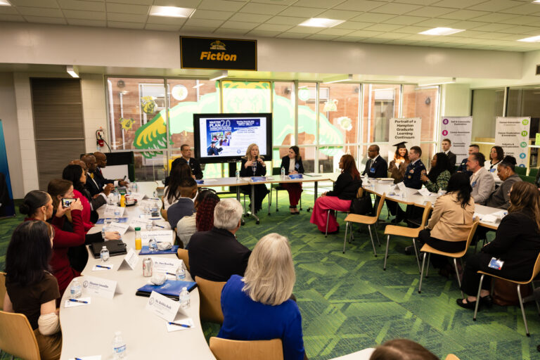 Virginia firma ley para mantener seguros a los estudiantes en las escuelas