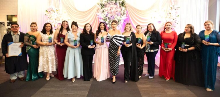 Diseñador salvadoreño cautiva en Washington DC