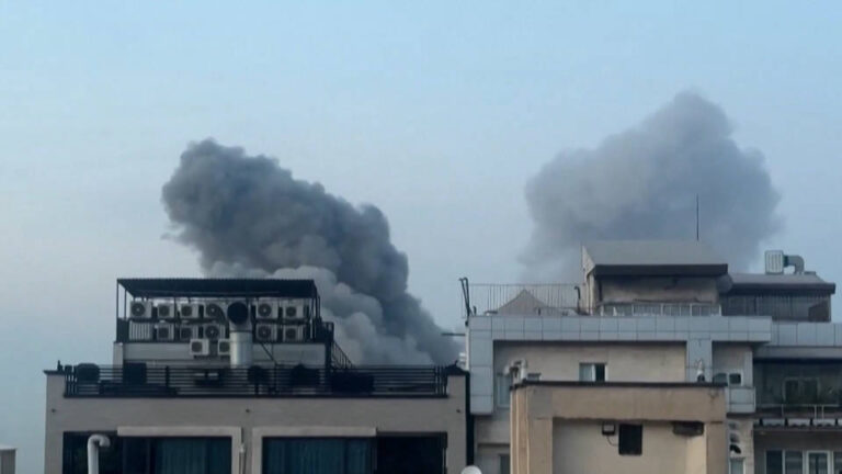 Trump amenaza con bombardear Irán hasta hacerlo “retroceder a la Edad de Piedra” y evita fijar un plazo para el fin de la guerra