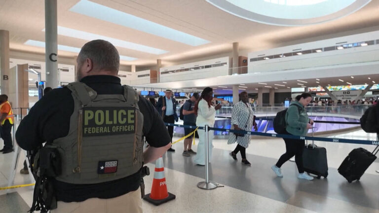 Líderes republicanos del Congreso estadounidense anuncian un plan para poner fin al cierre parcial del Departamento de Seguridad Nacional