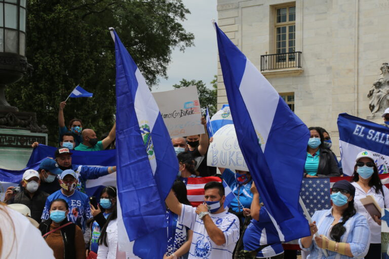 Diáspora salvadoreña podrá elegir sus diputados