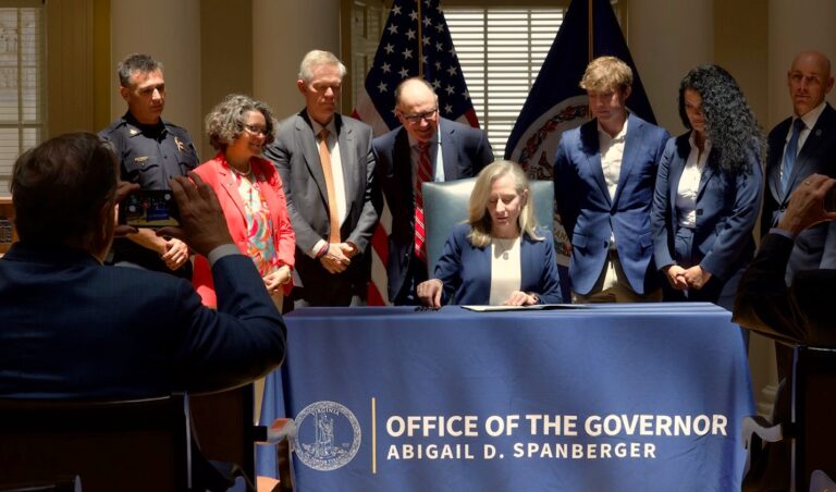 Leyes para proteger a estudiantes de la violencia, en Virginia