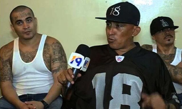 Salvadoreños mandan al infierno a “Viejo Lin”