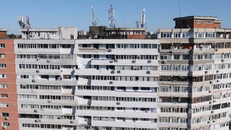 La OTAN afirma que “está lista para defender” su territorio tras el impacto de un dron ruso en un edificio de apartamentos en Rumania