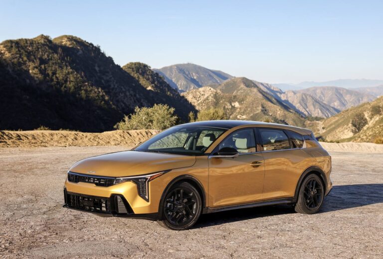 Kia se adentra en terrenos inestables con el nuevo K4 Hatchback.